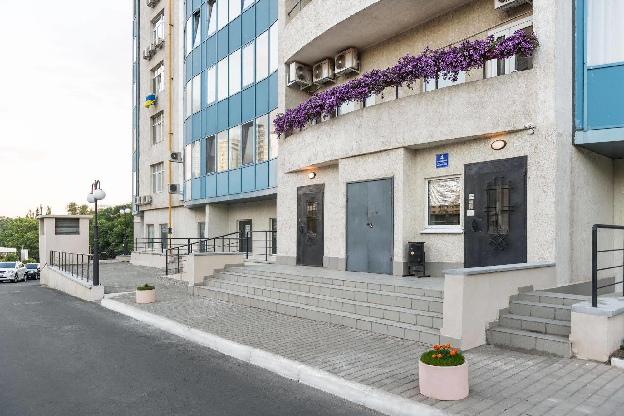 Bon Apart Aparthotel Odesa Exterior photo